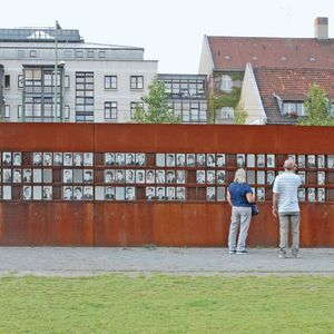 Berlin Duvarı Anıtı